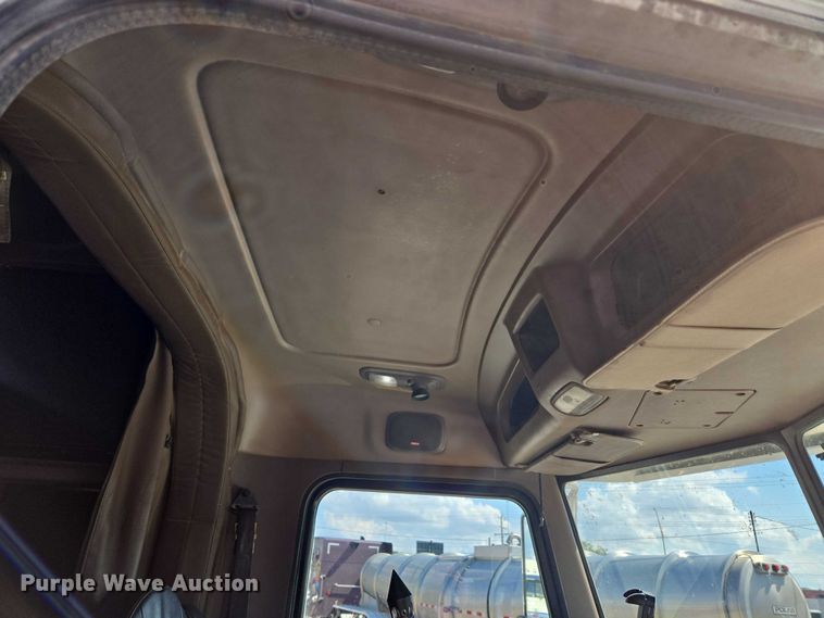 image for item EU3644 2007 Peterbilt 379 semi truck