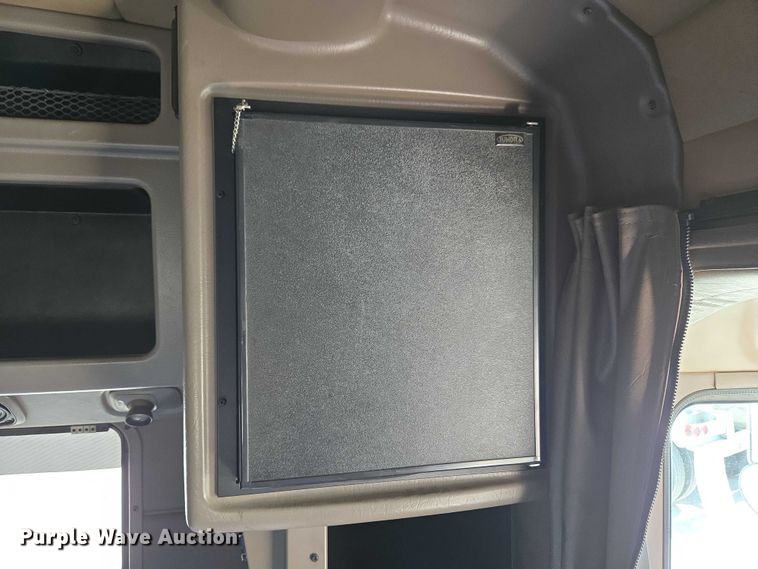 image for item EU3644 2007 Peterbilt 379 semi truck