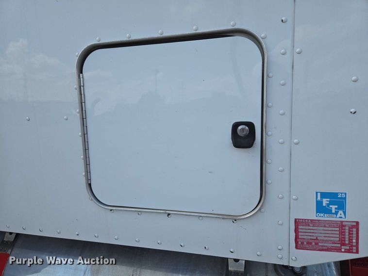 image for item EU3644 2007 Peterbilt 379 semi truck