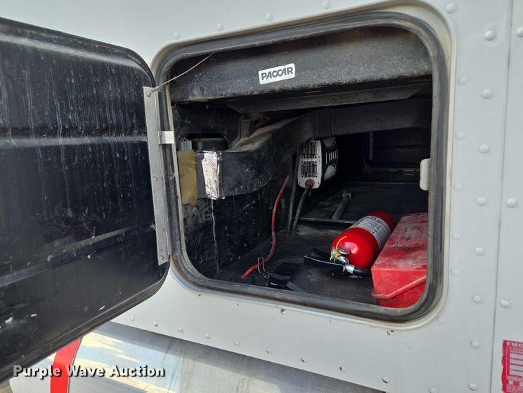 image for item EU3644 2007 Peterbilt 379 semi truck