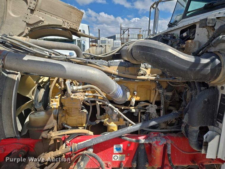 image for item EU3644 2007 Peterbilt 379 semi truck