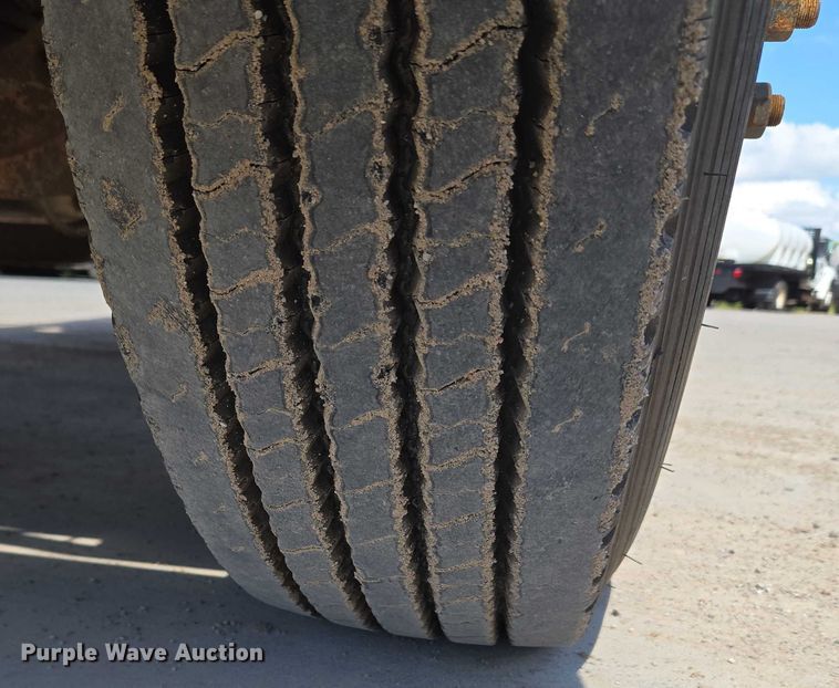 image for item EU3644 2007 Peterbilt 379 semi truck