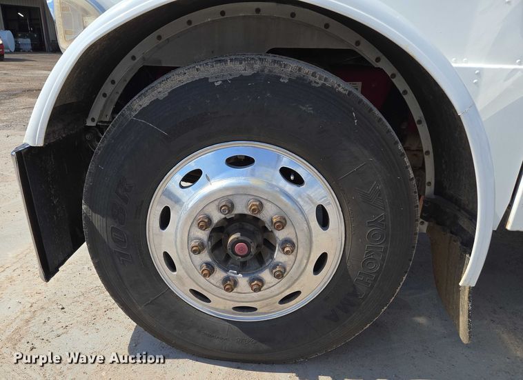 image for item EU3644 2007 Peterbilt 379 semi truck