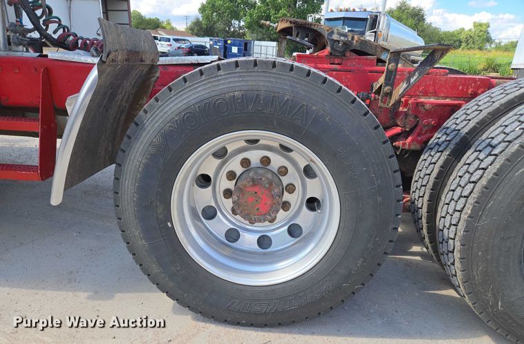 image for item EU3644 2007 Peterbilt 379 semi truck