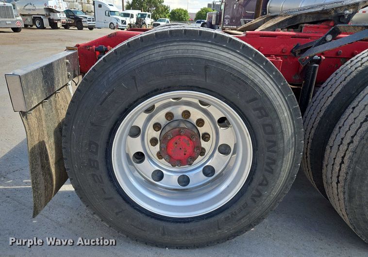 image for item EU3644 2007 Peterbilt 379 semi truck