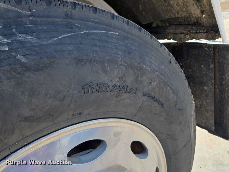 image for item EU3644 2007 Peterbilt 379 semi truck