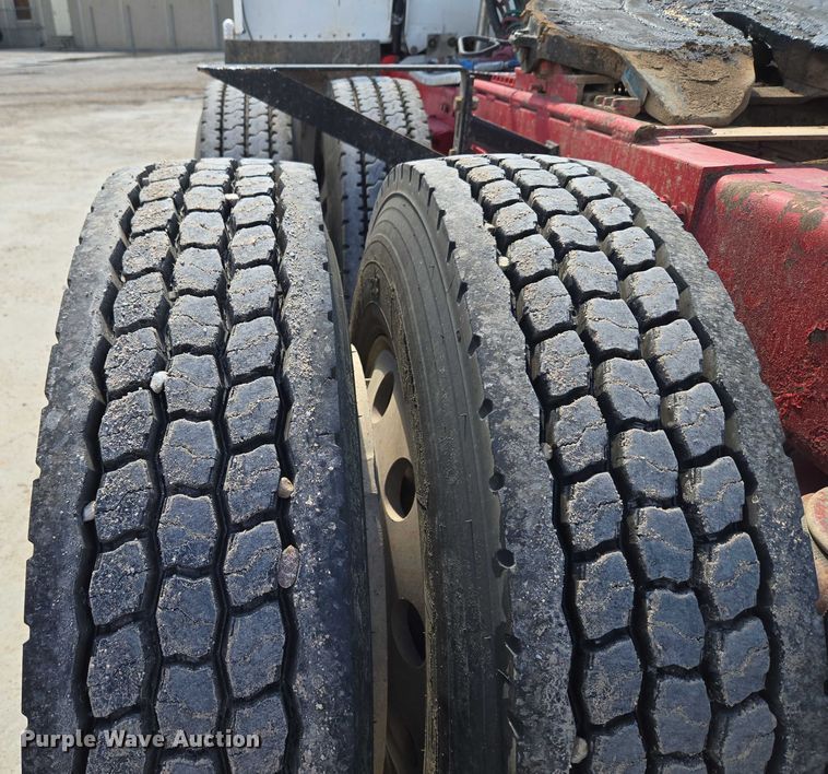 image for item EU3644 2007 Peterbilt 379 semi truck