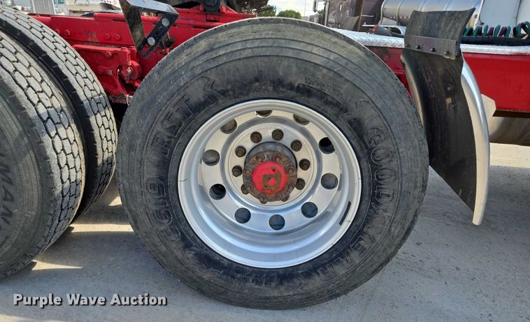 image for item EU3644 2007 Peterbilt 379 semi truck