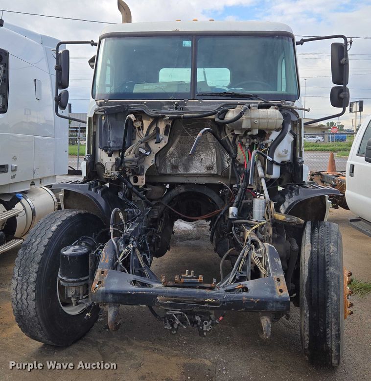 image for item EU3646 2006 Freightliner Columbia semi truck