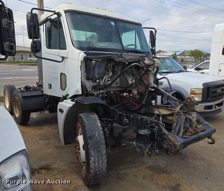 image for item EU3646 2006 Freightliner Columbia semi truck