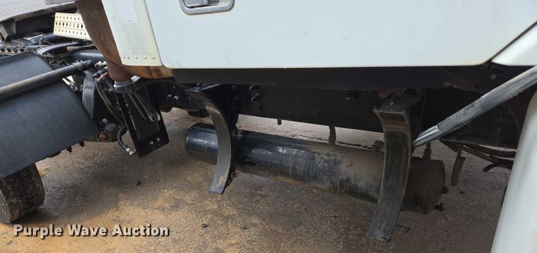 image for item EU3646 2006 Freightliner Columbia semi truck