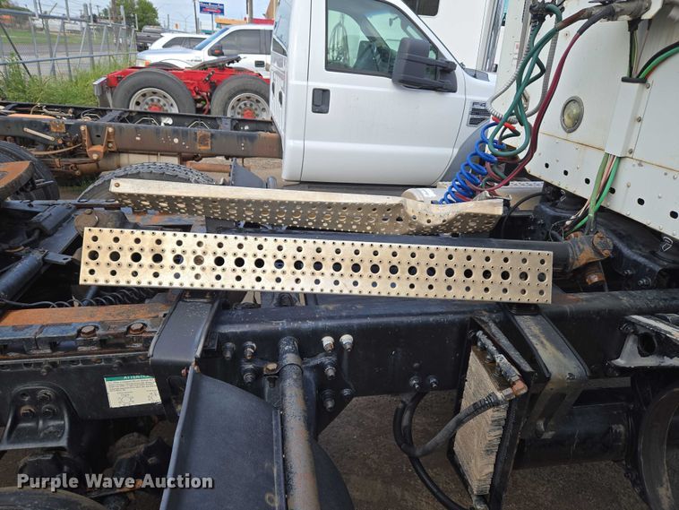 image for item EU3646 2006 Freightliner Columbia semi truck