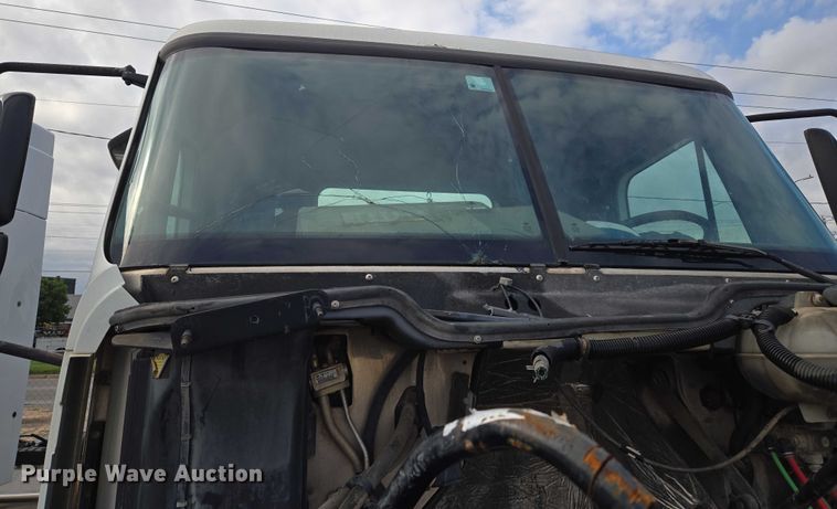 image for item EU3646 2006 Freightliner Columbia semi truck