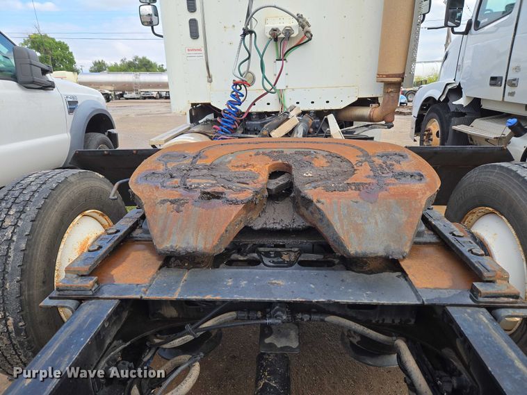 image for item EU3646 2006 Freightliner Columbia semi truck