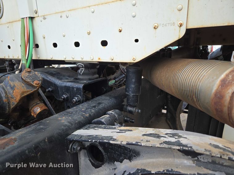 image for item EU3646 2006 Freightliner Columbia semi truck