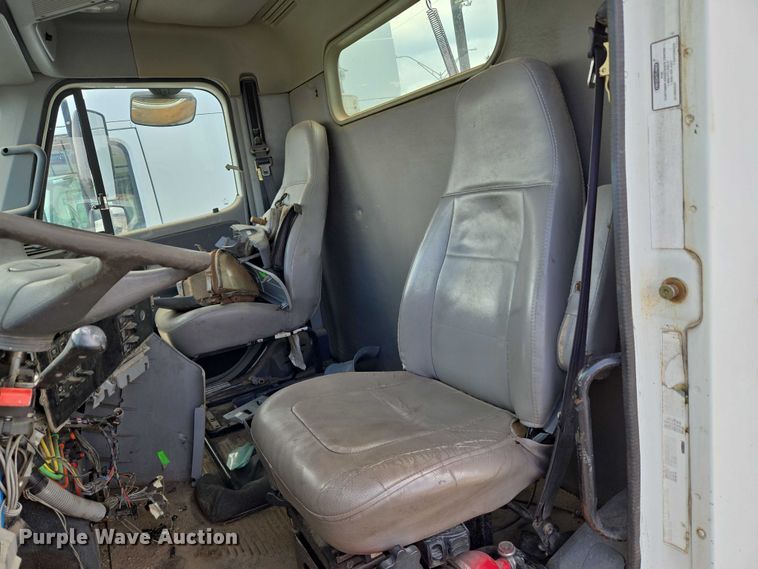 image for item EU3646 2006 Freightliner Columbia semi truck