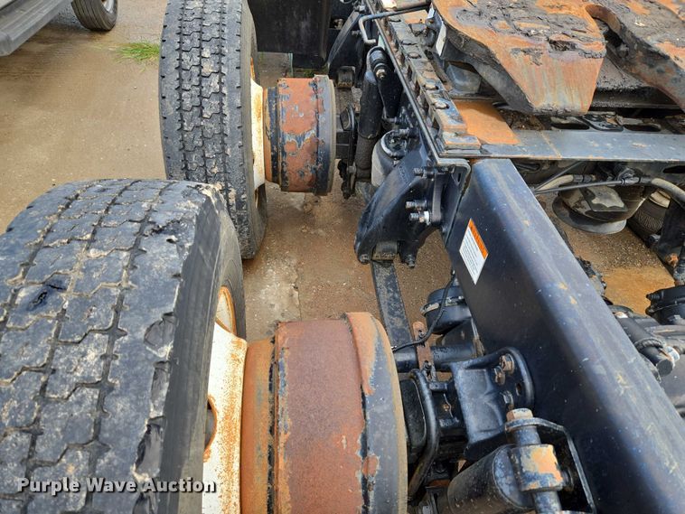 image for item EU3646 2006 Freightliner Columbia semi truck