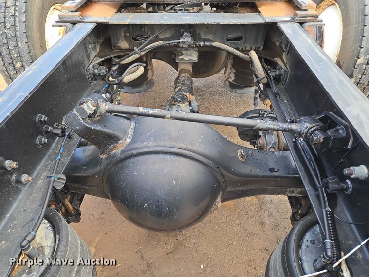 image for item EU3646 2006 Freightliner Columbia semi truck