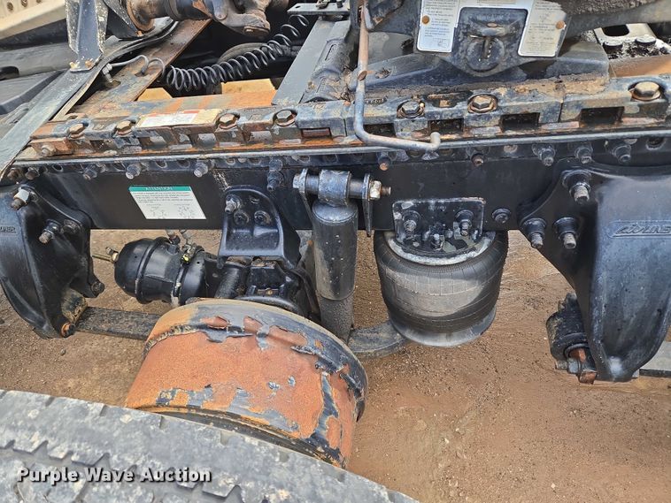 image for item EU3646 2006 Freightliner Columbia semi truck