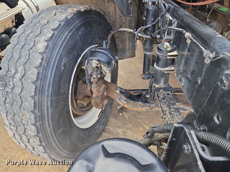 image for item EU3646 2006 Freightliner Columbia semi truck