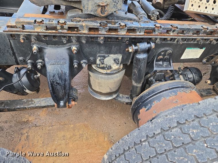 image for item EU3646 2006 Freightliner Columbia semi truck