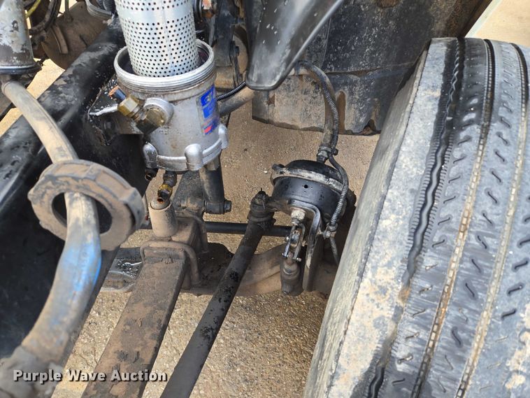 image for item EU3646 2006 Freightliner Columbia semi truck