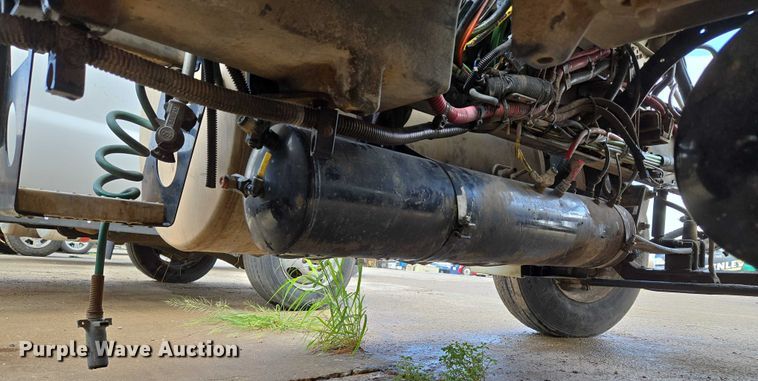 image for item EU3646 2006 Freightliner Columbia semi truck