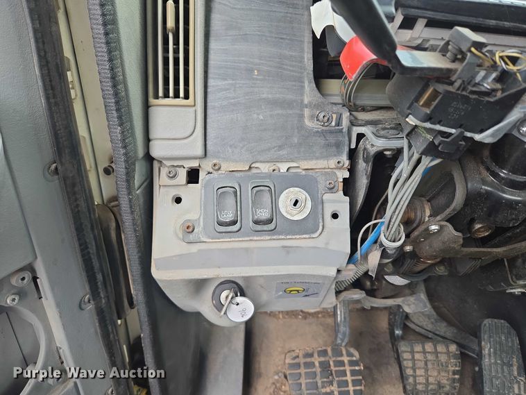 image for item EU3646 2006 Freightliner Columbia semi truck