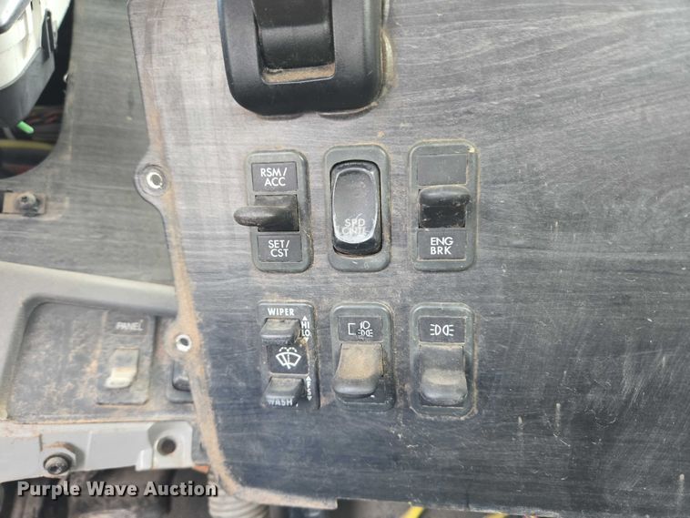 image for item EU3646 2006 Freightliner Columbia semi truck