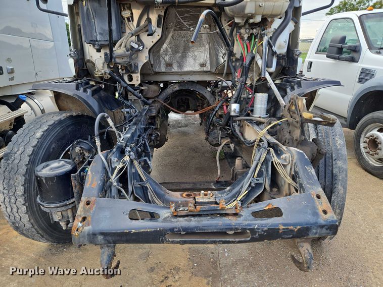 image for item EU3646 2006 Freightliner Columbia semi truck