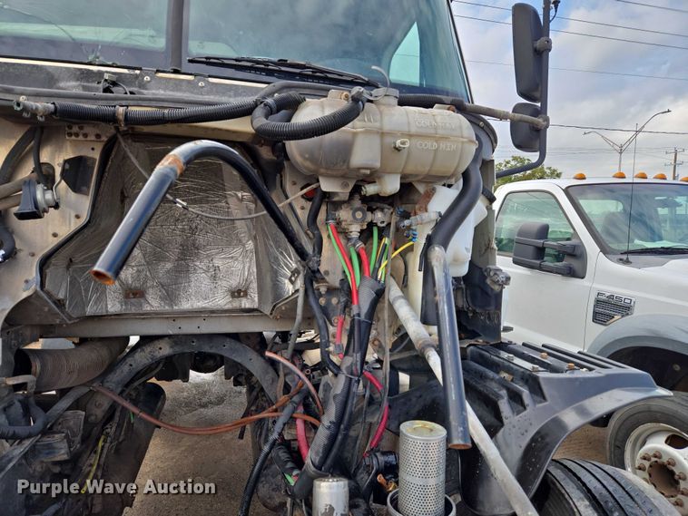 image for item EU3646 2006 Freightliner Columbia semi truck