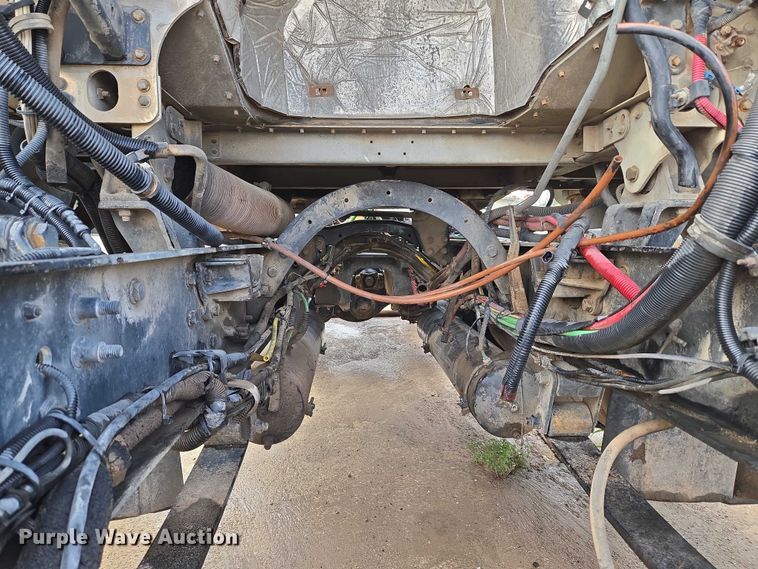 image for item EU3646 2006 Freightliner Columbia semi truck