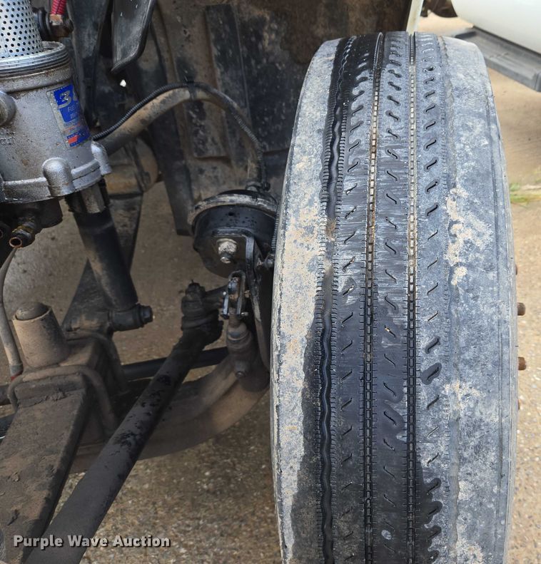 image for item EU3646 2006 Freightliner Columbia semi truck