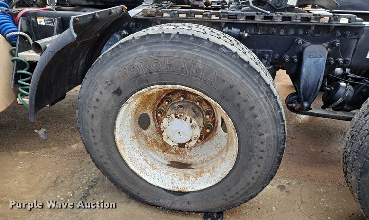 image for item EU3646 2006 Freightliner Columbia semi truck