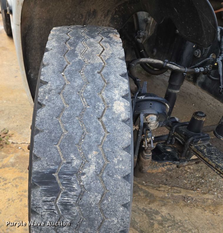 image for item EU3646 2006 Freightliner Columbia semi truck