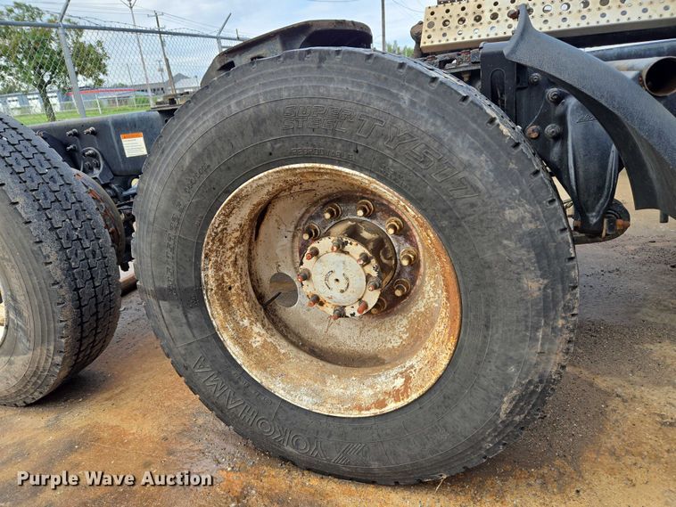 image for item EU3646 2006 Freightliner Columbia semi truck