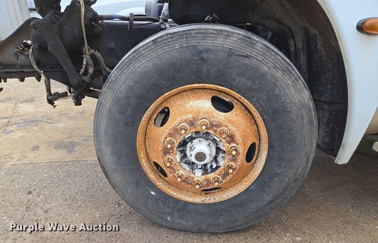 image for item EU3646 2006 Freightliner Columbia semi truck