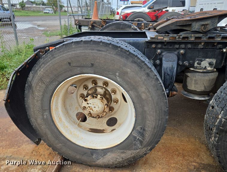 image for item EU3646 2006 Freightliner Columbia semi truck