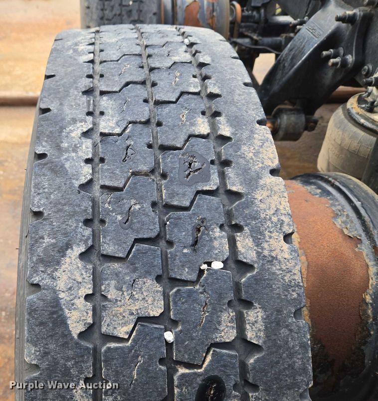 image for item EU3646 2006 Freightliner Columbia semi truck