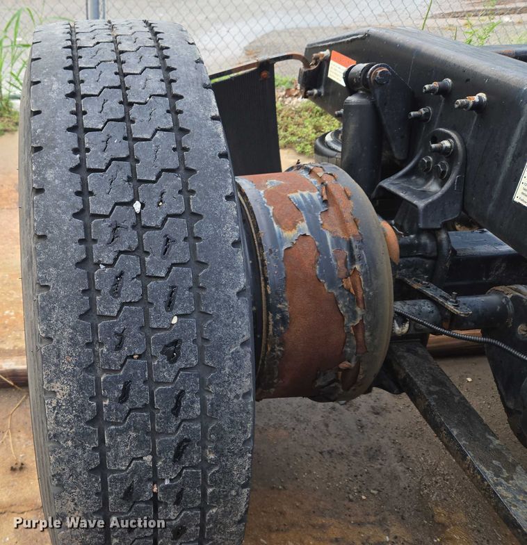 image for item EU3646 2006 Freightliner Columbia semi truck