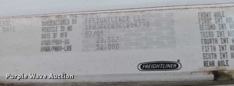 image for item EU3646 2006 Freightliner Columbia semi truck