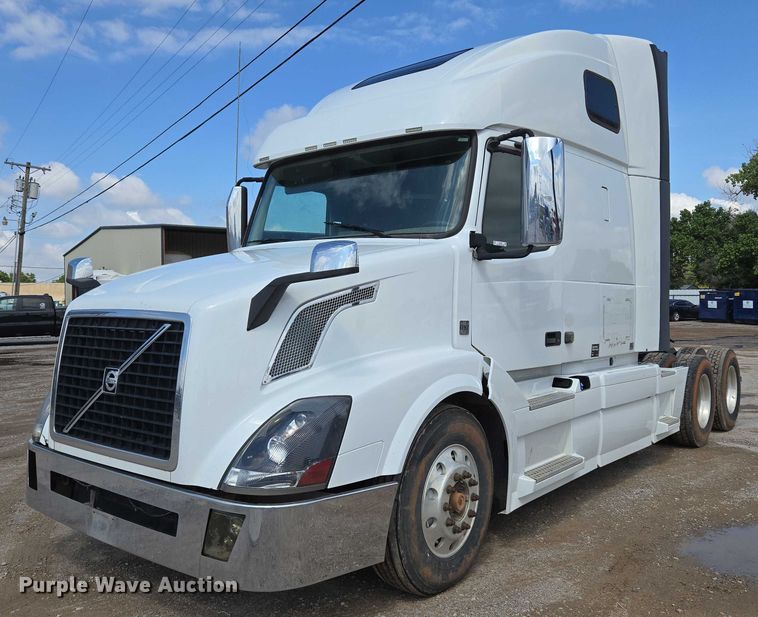 2015 Volvo Vn Semi Truck VIN: 4V4NC9EH7FN917243 Lot: 999311275