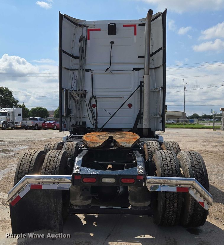 image for item EU3648 2015 Volvo VN semi truck