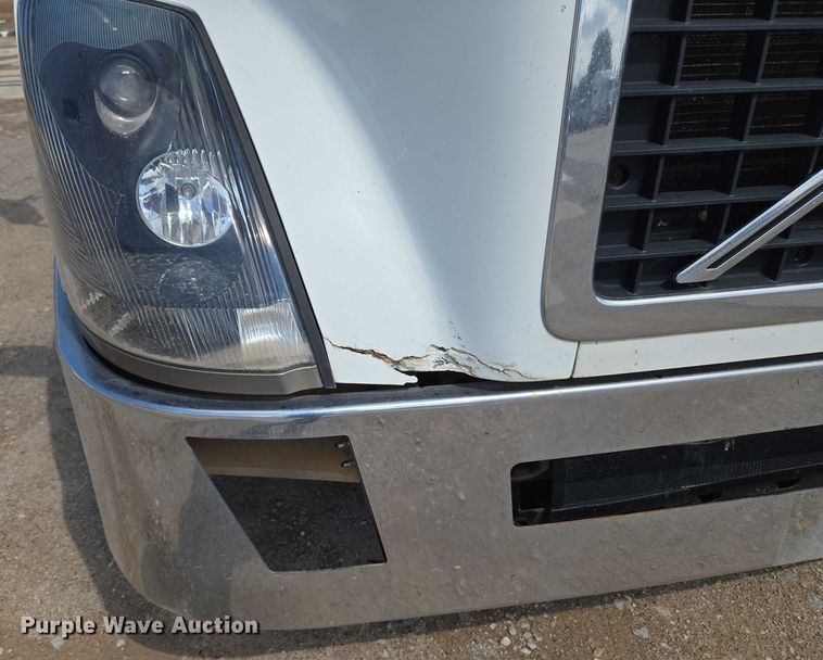 image for item EU3648 2015 Volvo VN semi truck