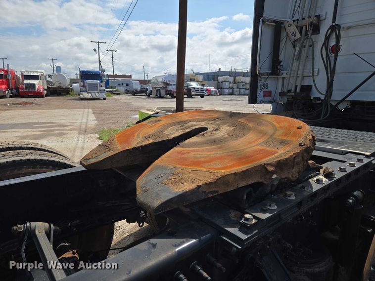 image for item EU3648 2015 Volvo VN semi truck