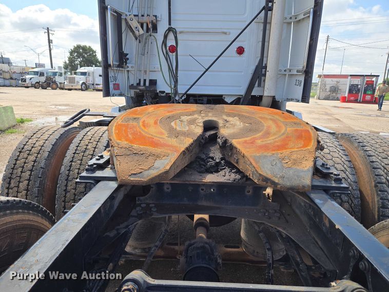 image for item EU3648 2015 Volvo VN semi truck