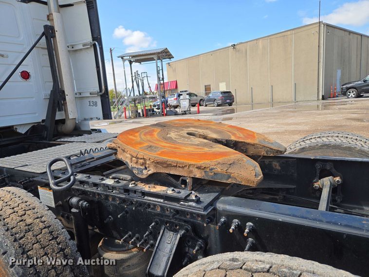 image for item EU3648 2015 Volvo VN semi truck