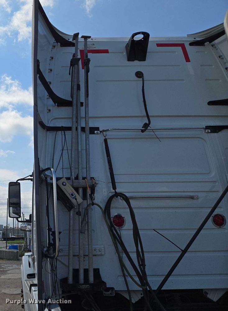 image for item EU3648 2015 Volvo VN semi truck