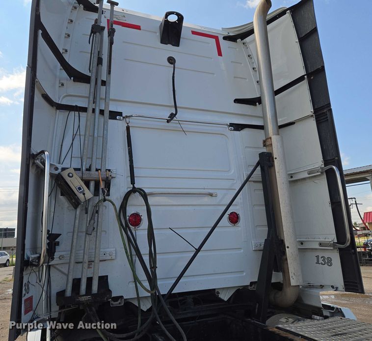 image for item EU3648 2015 Volvo VN semi truck