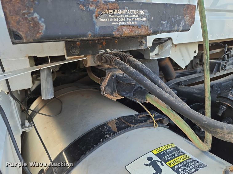 image for item EU3648 2015 Volvo VN semi truck